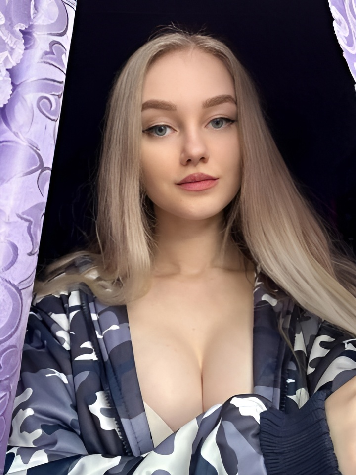 Эрика привлекальеная девушка из Симферополя цена от 2500 руб