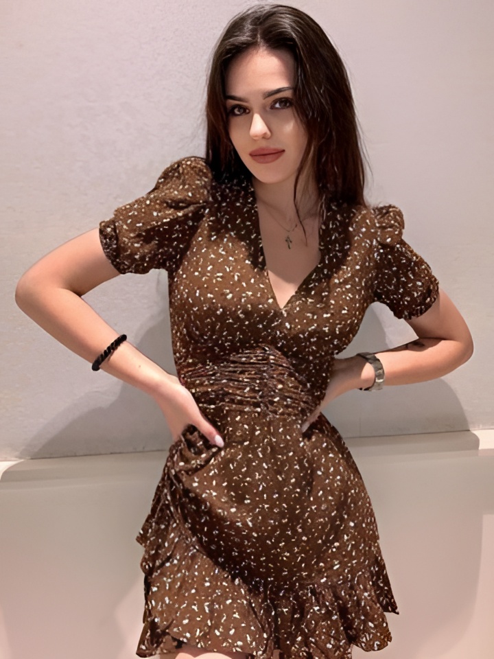 Василиса привлекальеная девушка из Симферополя цена от 2500 руб