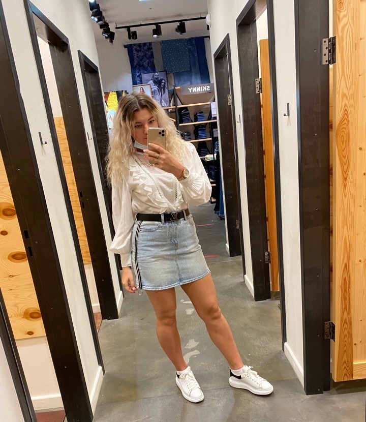 Ирен привлекальеная девушка из Симферополя цена от 3500 руб