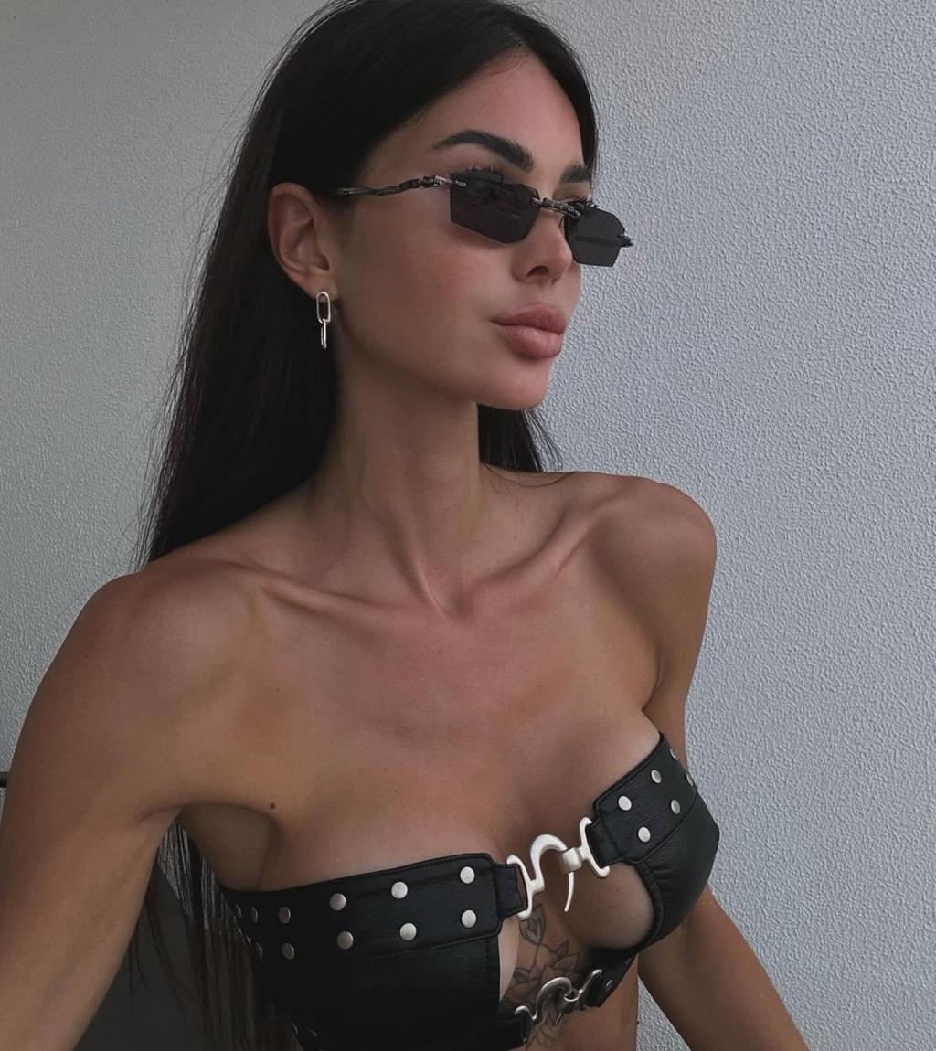 Энн привлекальеная девушка из Симферополя цена от 6000 руб