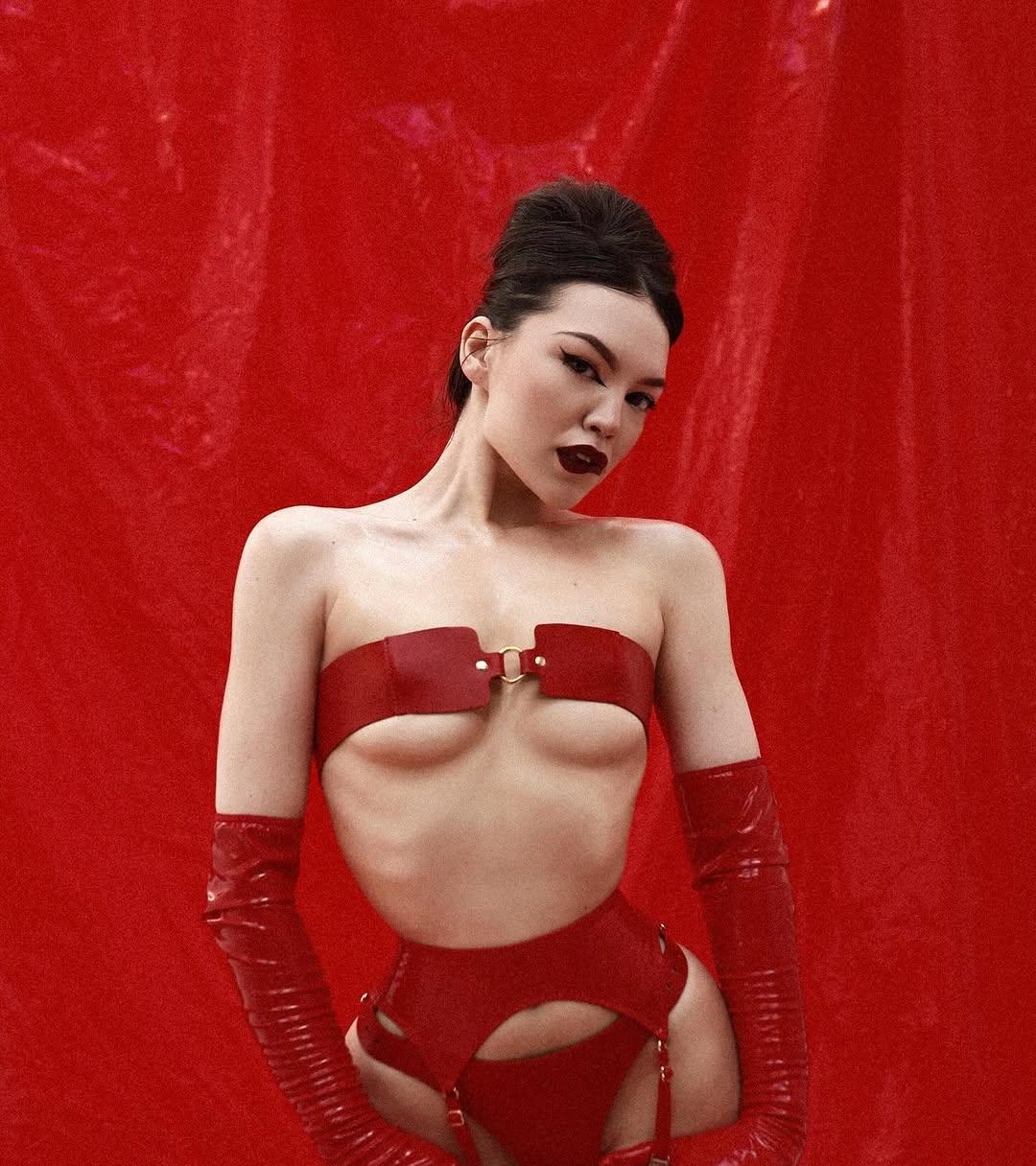 Надежда привлекальеная девушка из Симферополя цена от 7000 руб