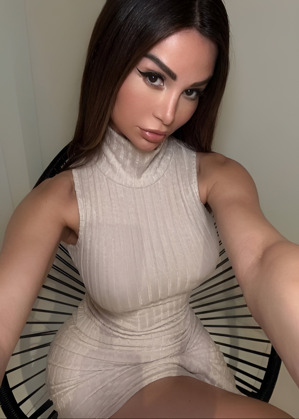 Дина привлекательная девушка из Симферополя цена от 8000 руб