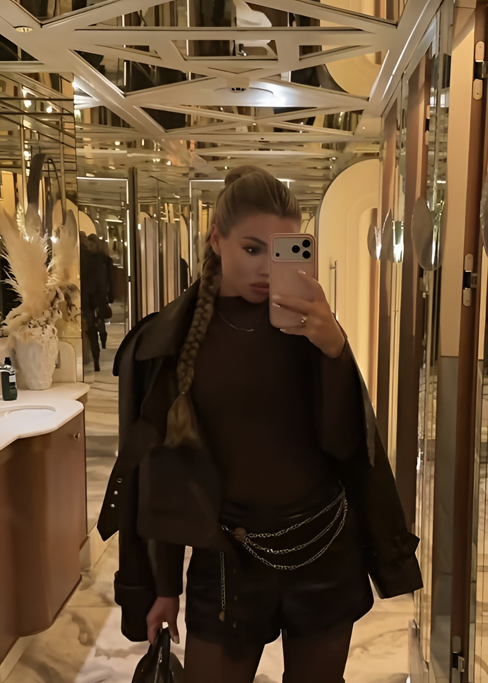 Индивидуалка ЗАБАВА, доступна для личного знакомства от 18000 руб